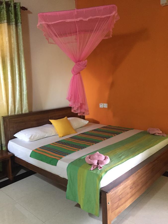 نيجومبو Bee Nest Bed & Breakfast المظهر الخارجي الصورة