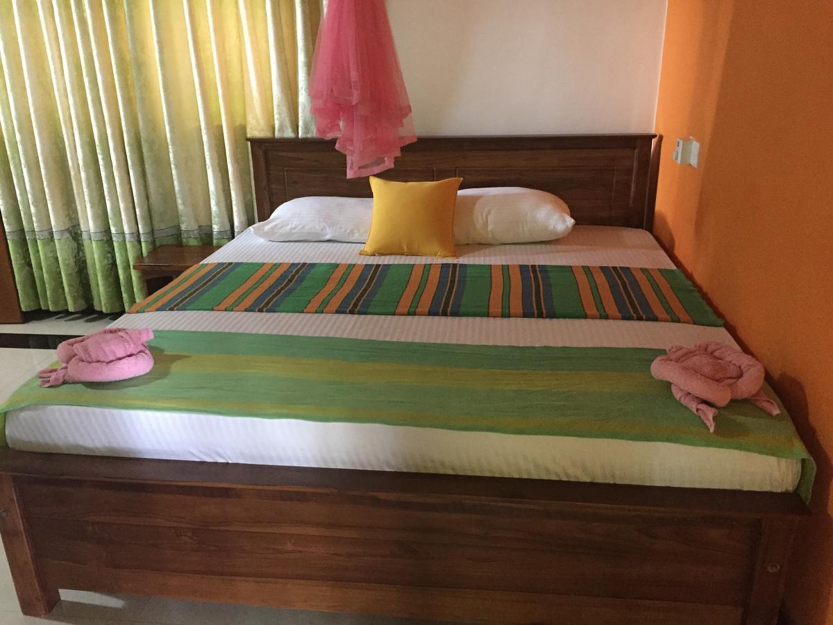 نيجومبو Bee Nest Bed & Breakfast المظهر الخارجي الصورة