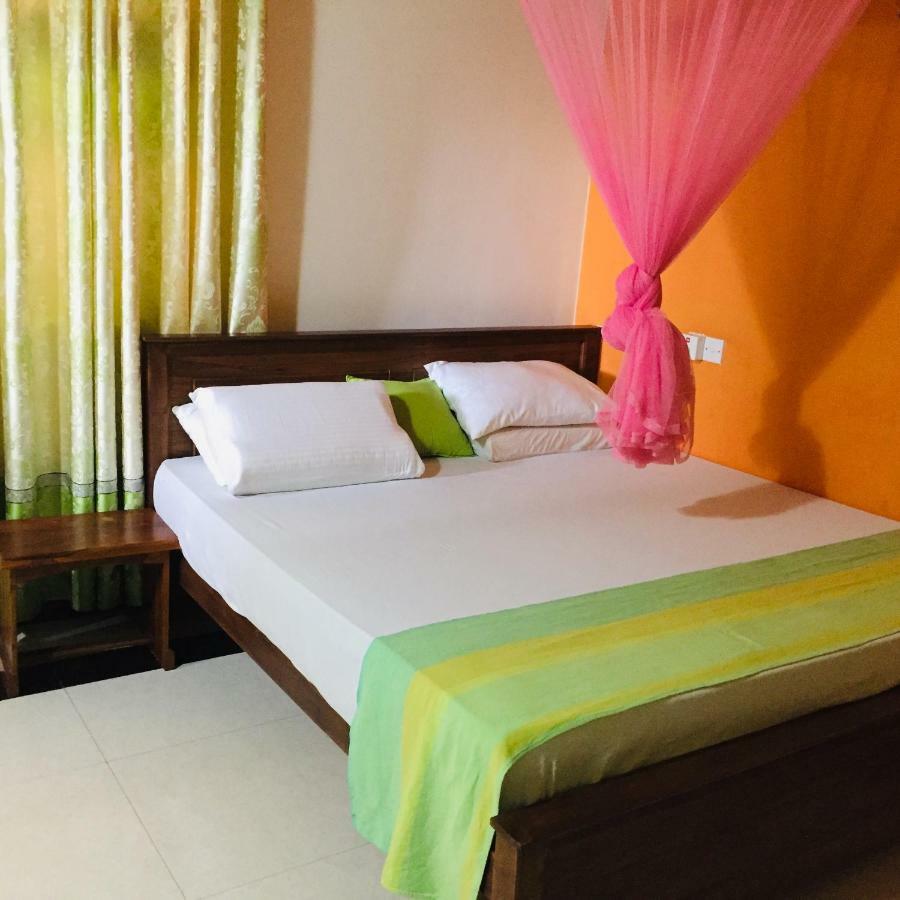 نيجومبو Bee Nest Bed & Breakfast المظهر الخارجي الصورة