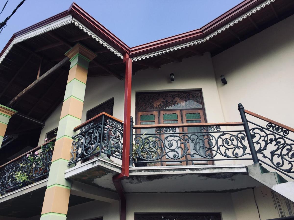 نيجومبو Bee Nest Bed & Breakfast المظهر الخارجي الصورة